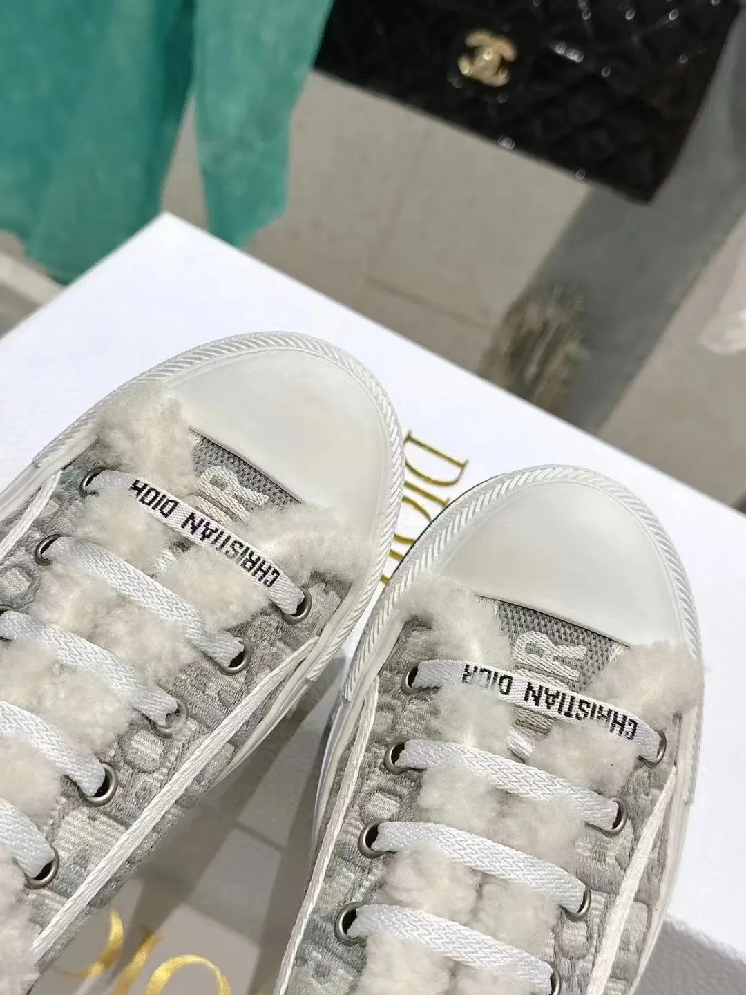 👟👟Ex-factory price 640👟👟——Dior Dior embroidered thick-soled wool casual shoes, fur shoes 𝐃𝐈𝐎𝐑 𝐖𝐚𝐥𝐤'𝐧 Dior presbyopic embroidered wool thick-soled canvas shoes, casual sports shoes, this Walk'n'Dior Thick-soled sneakers are a stylish piece that elevate the collection. Oblique printed cotton embroidered upper with comfortable platform sole, tongue and Christian Dior Paris signature laces. Can add fashionable temperament to all kinds of casual looks. Original custom-made imported Oblique printed embroidery fabric. Imported soft sheepskin lining. Original exclusive open-molded TPU material outsole. Bottom thickness 4.5CM. Size: Women's 35-41 (custom-made 41 is non-refundable)